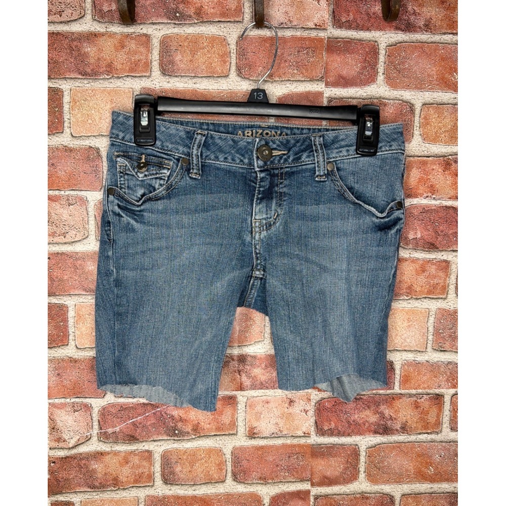 Arizona Jean Co Denim Shorts Womens Size 3 Long Blue Medium Wash Raw Hem‎ Casual